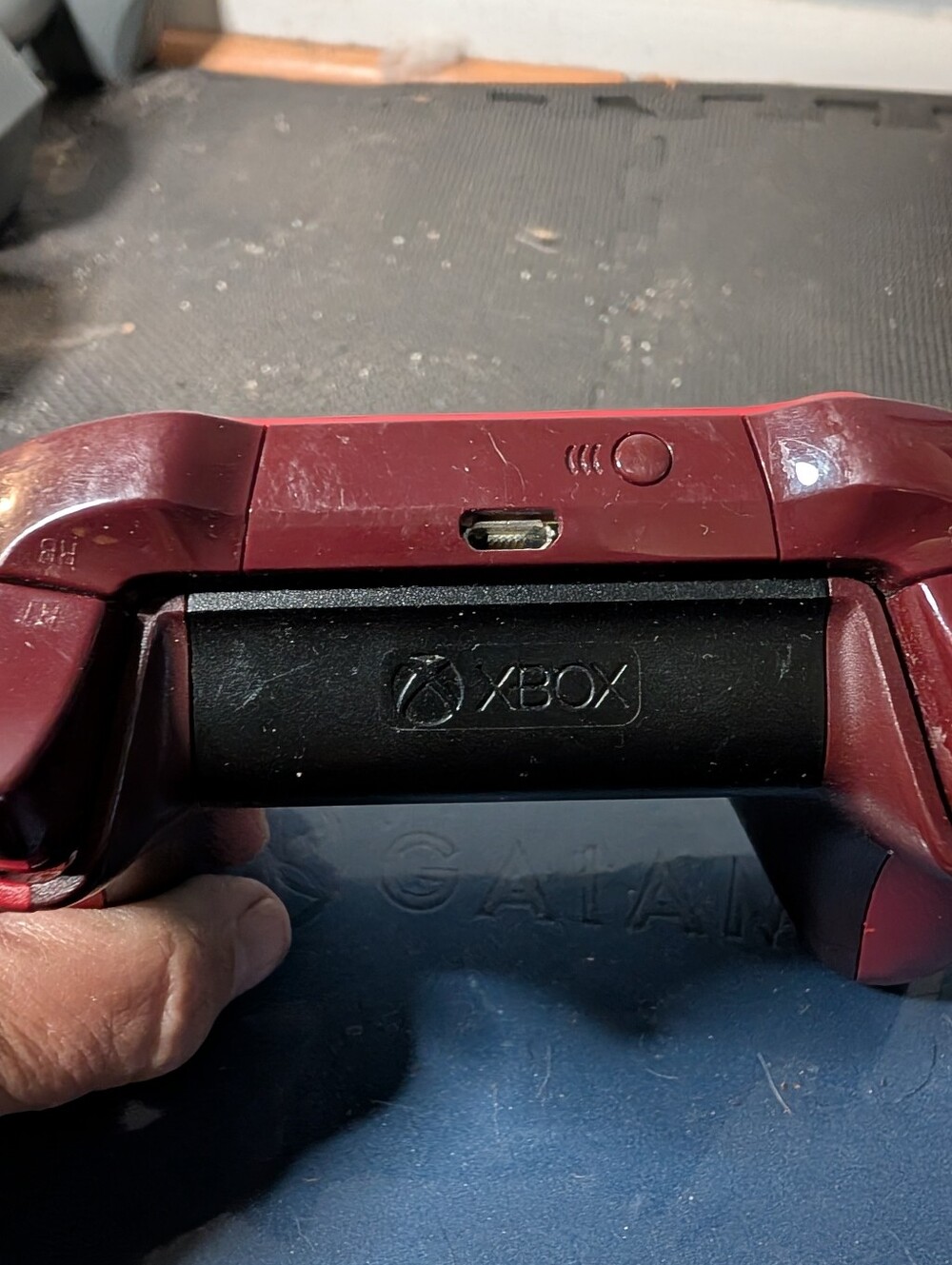 Microsoft Xbox One Controller In Red - Picture 4 of 10